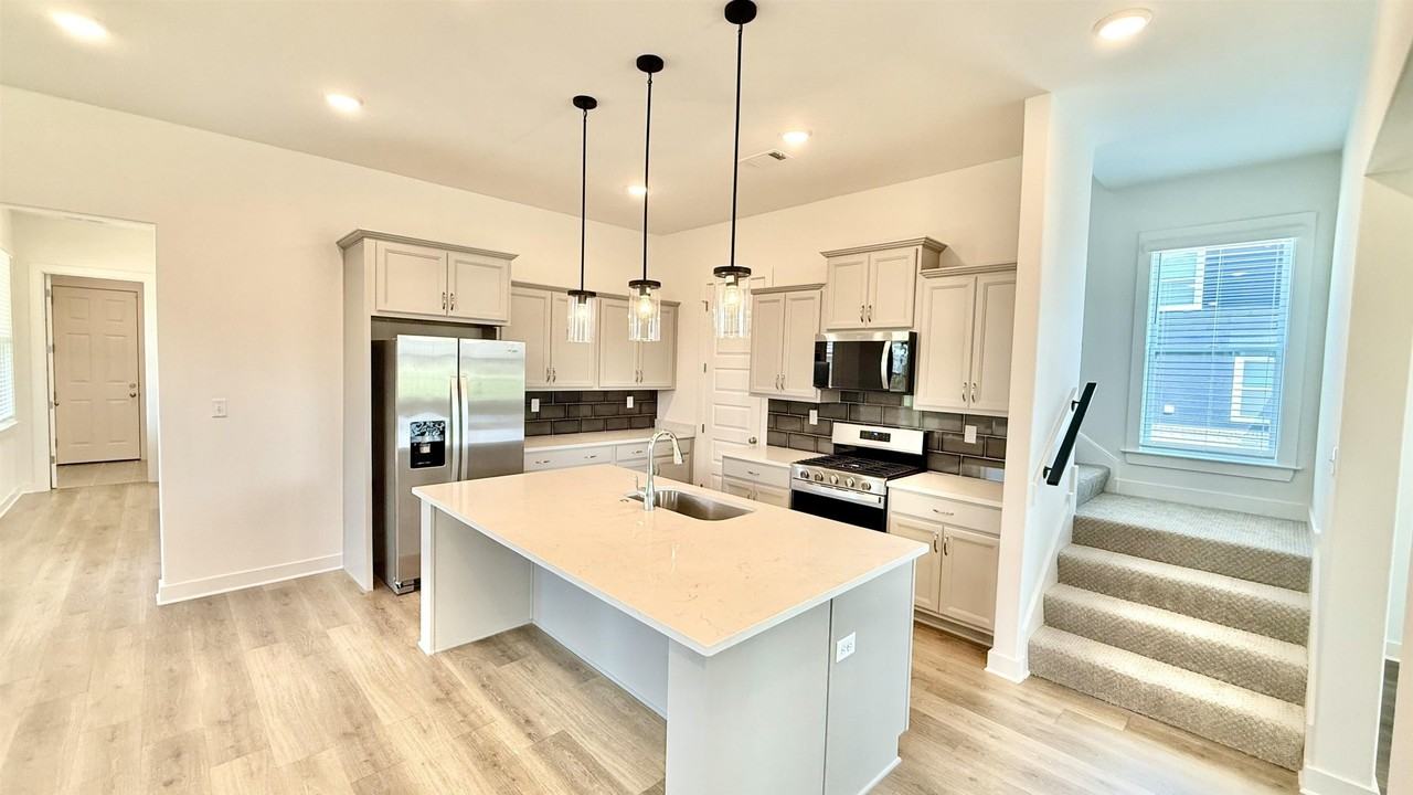 5695 Pleasant Park Pl - Photo 7 of 28