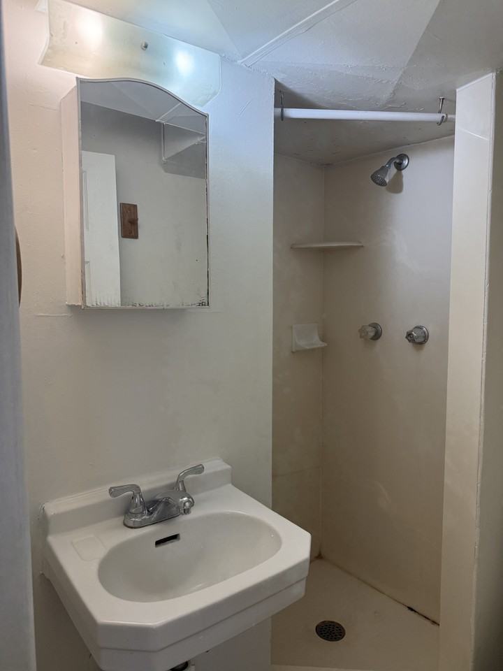 442 North 200 East - Photo 3 of 6