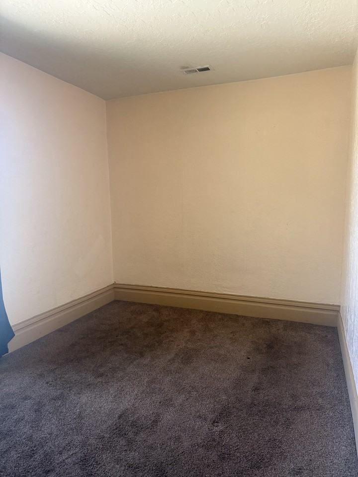 500 West 24th Street - Photo 3 of 8