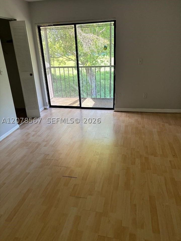 1157 Ne 210th Ter #1157 - Photo 3 of 9