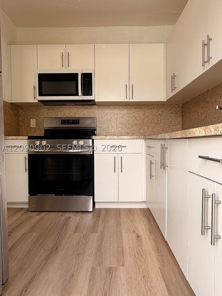 1252 Nw 58th St #1252 - Photo 7 of 13