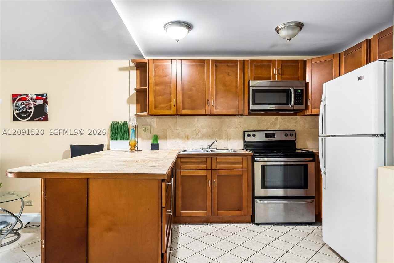 3710 Inverrary Dr #1D - Photo 2 of 39