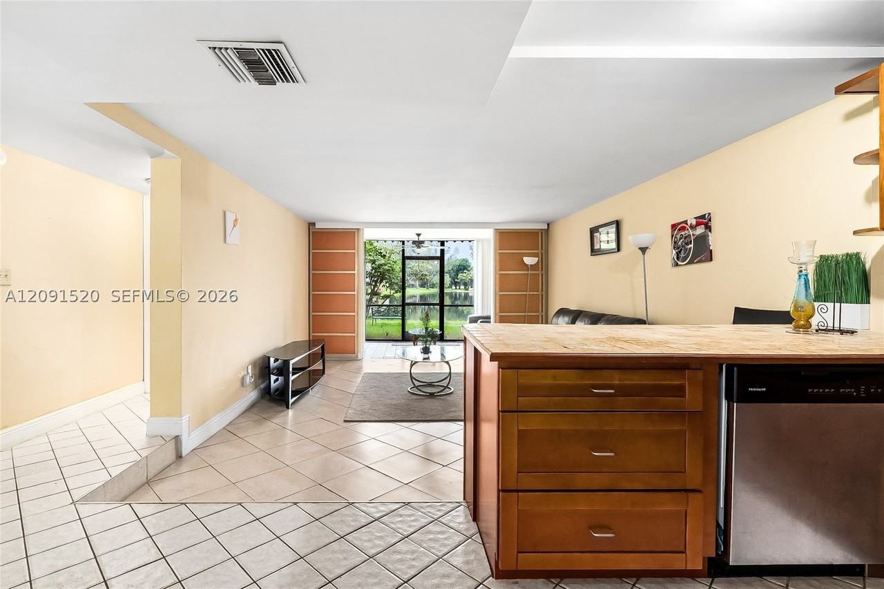 3710 Inverrary Dr #1D - Photo 3 of 39