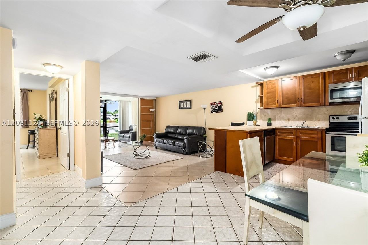 3710 Inverrary Dr #1D - Photo 4 of 39