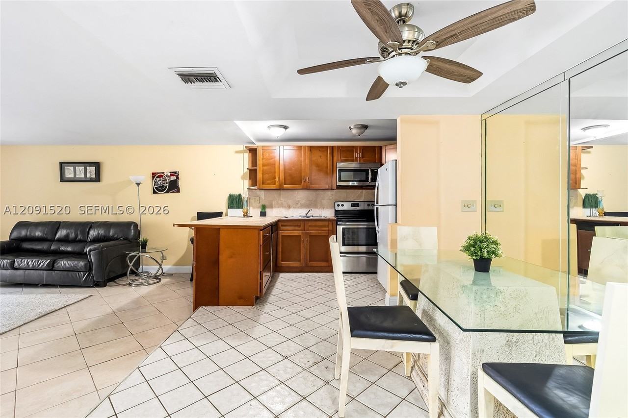 3710 Inverrary Dr #1D - Photo 5 of 39