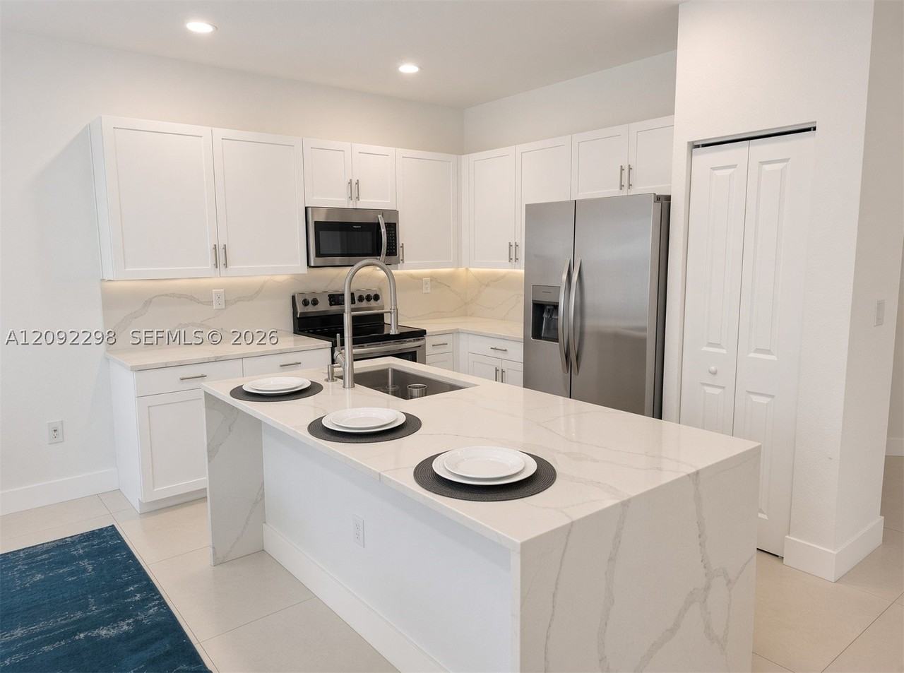 796 Ne 208th Ln #796 - Photo 5 of 33
