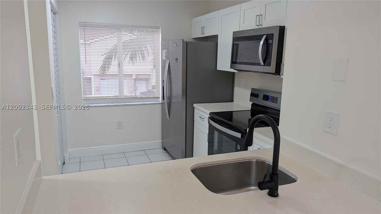 208 Riviera Cir #67-10 - Photo 2 of 18