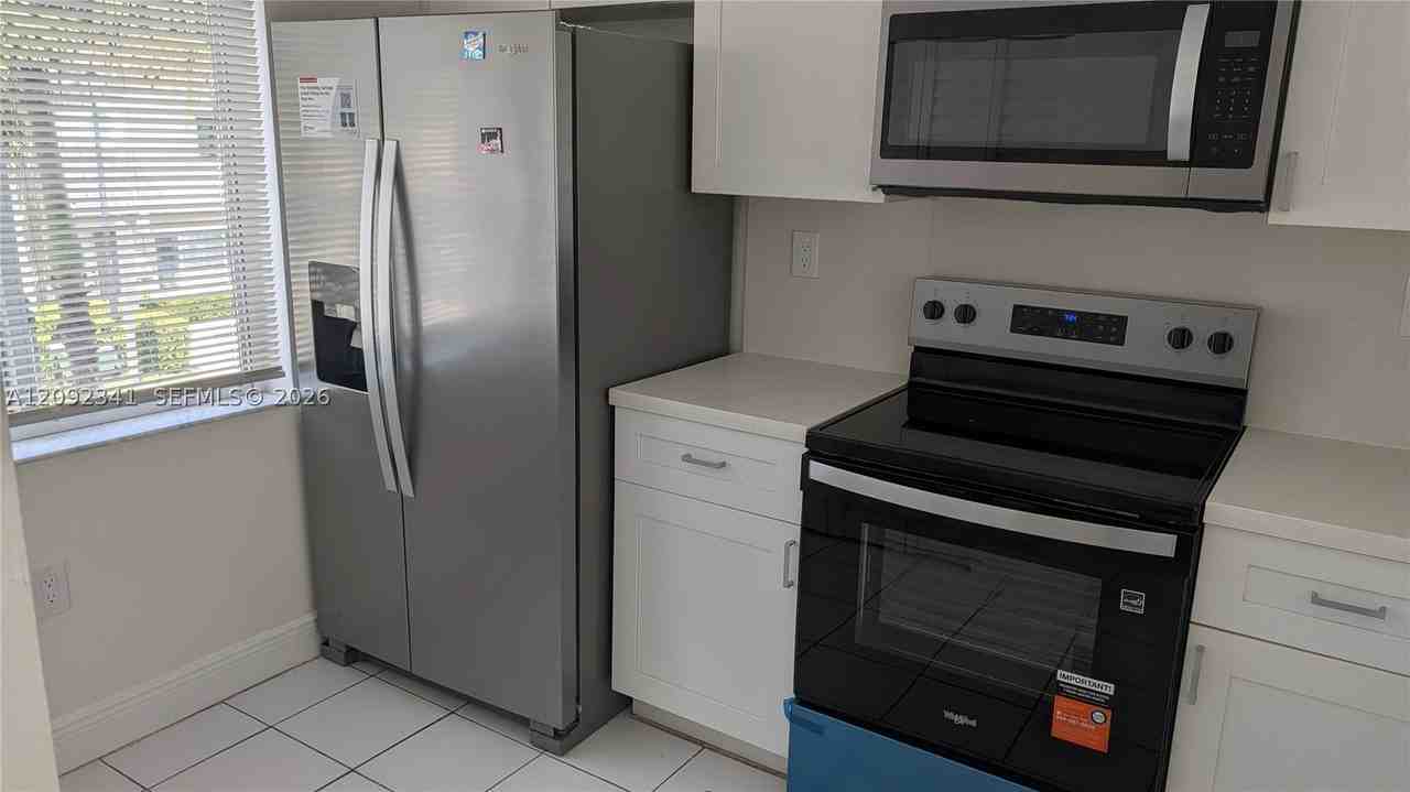 208 Riviera Cir #67-10 - Photo 3 of 18