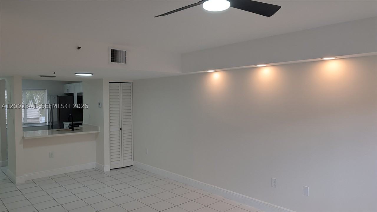 208 Riviera Cir #67-10 - Photo 4 of 18