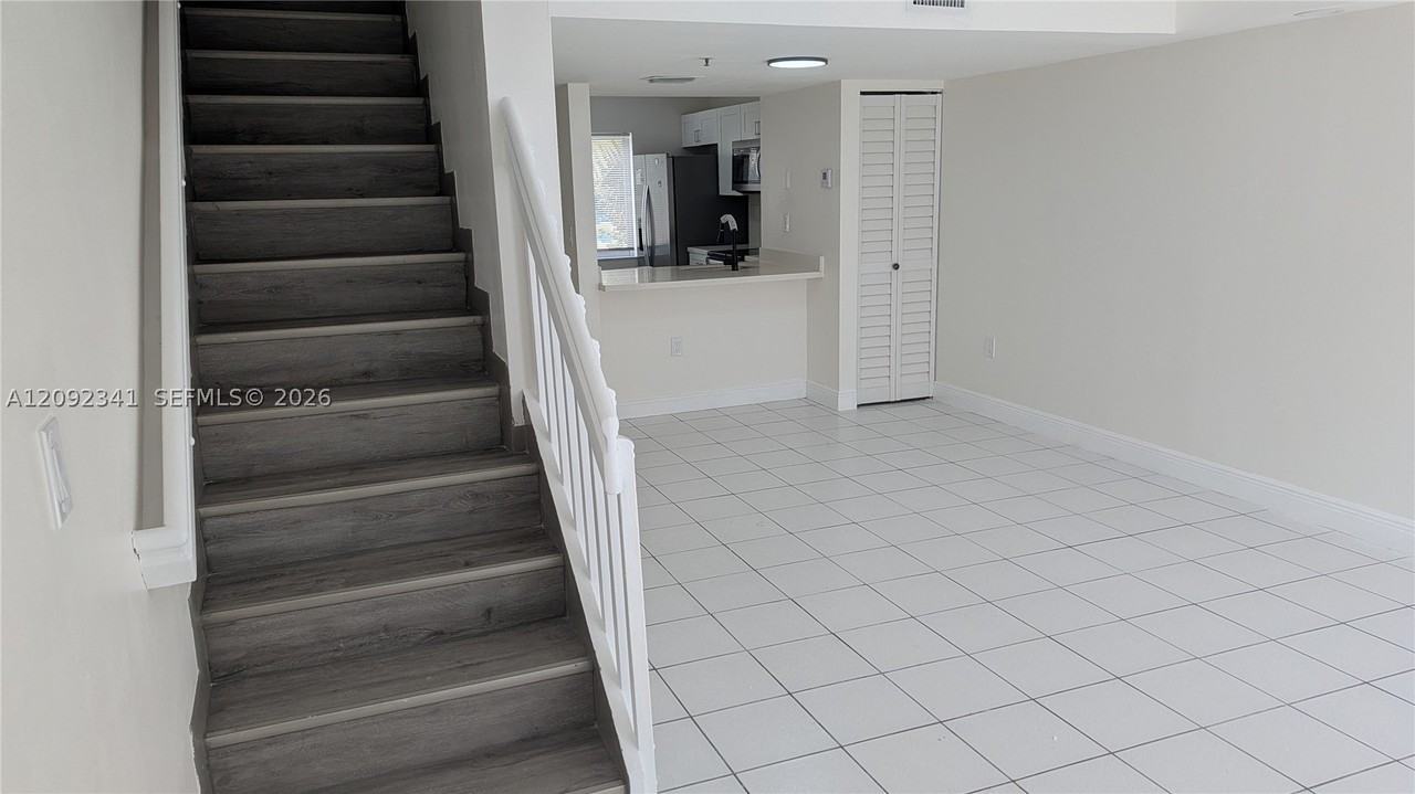 208 Riviera Cir #67-10 - Photo 6 of 18