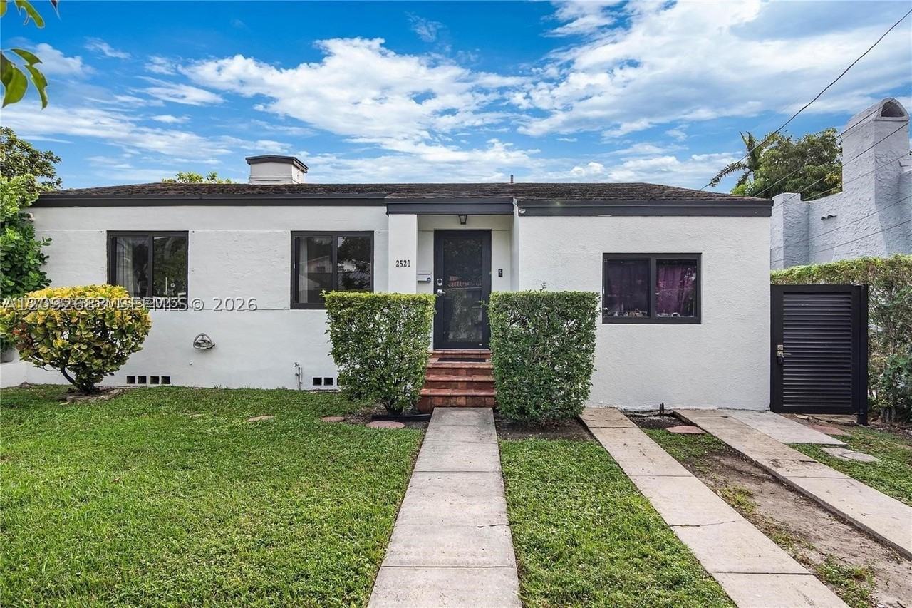 2520 Sw 20th St - Photo 2 of 25