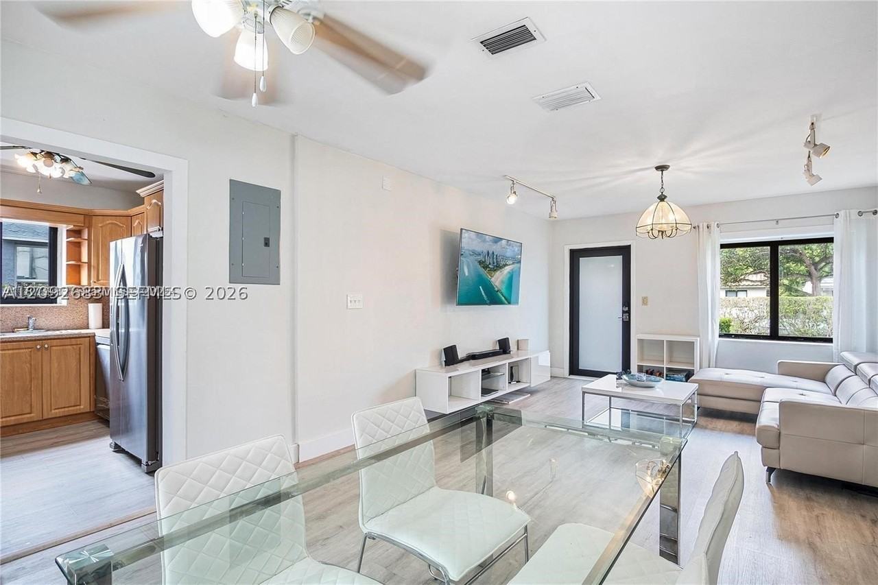 2520 Sw 20th St - Photo 6 of 25