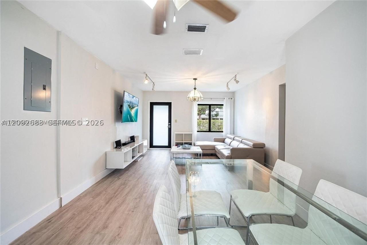 2520 Sw 20th St - Photo 7 of 25