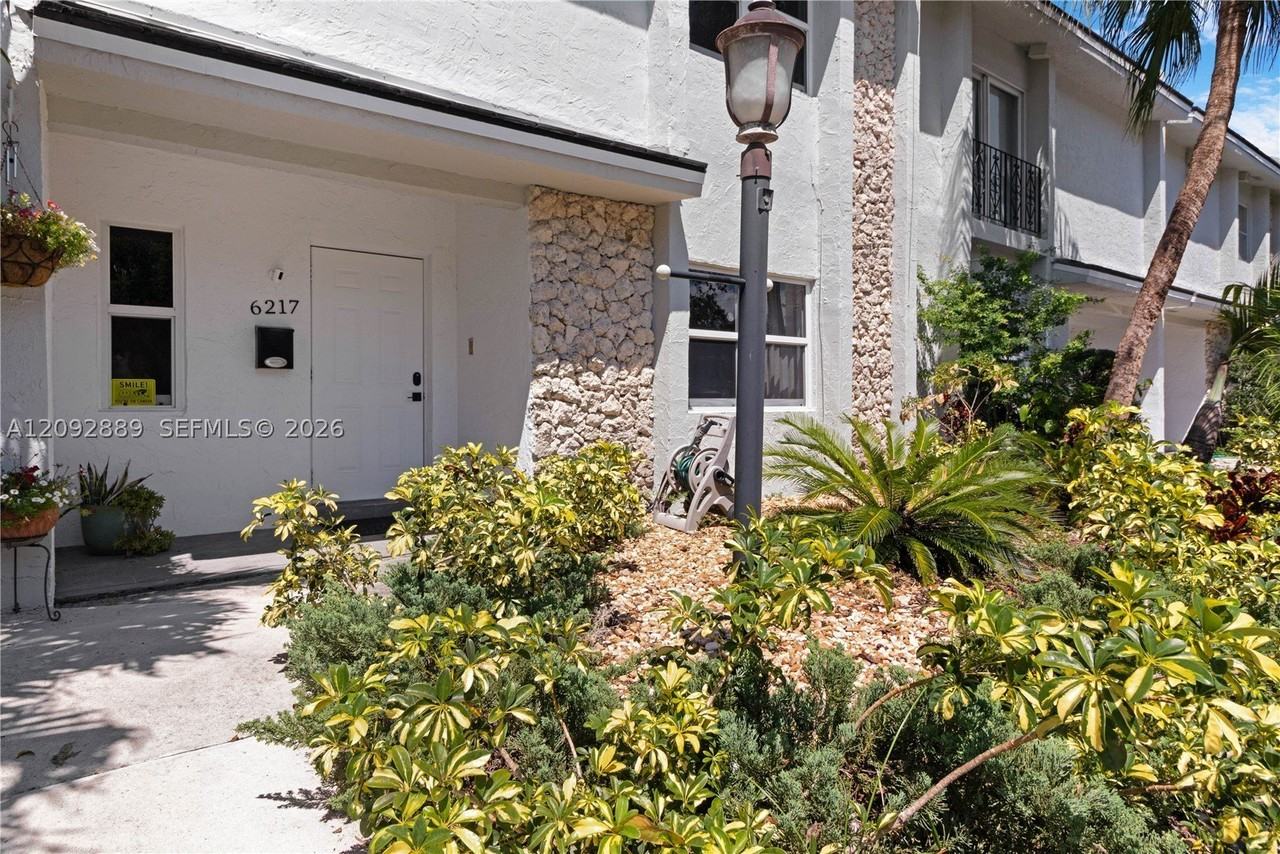 6217 Sw 78th St #2B - Photo 3 of 33