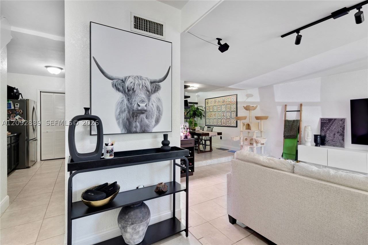 6217 Sw 78th St #2B - Photo 6 of 33