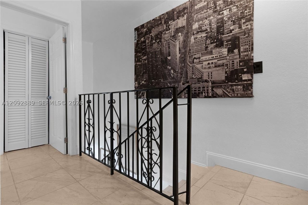 6217 Sw 78th St #2B - Photo 7 of 33