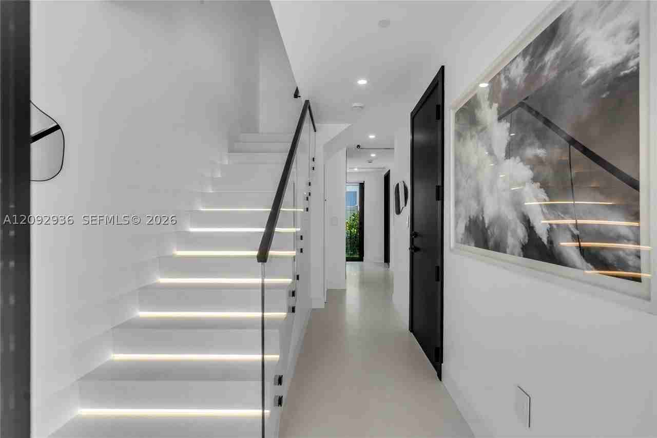 3222 Ne 7th St - Photo 6 of 35