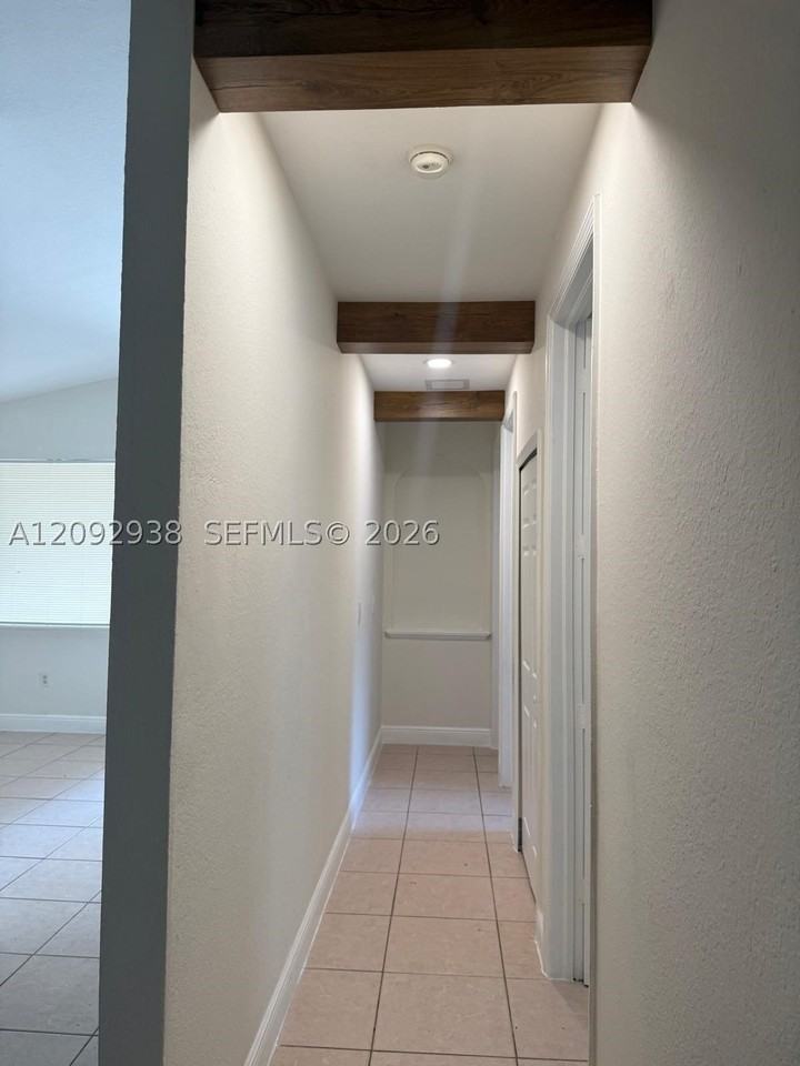 372 Sw 2nd St - Photo 3 of 10