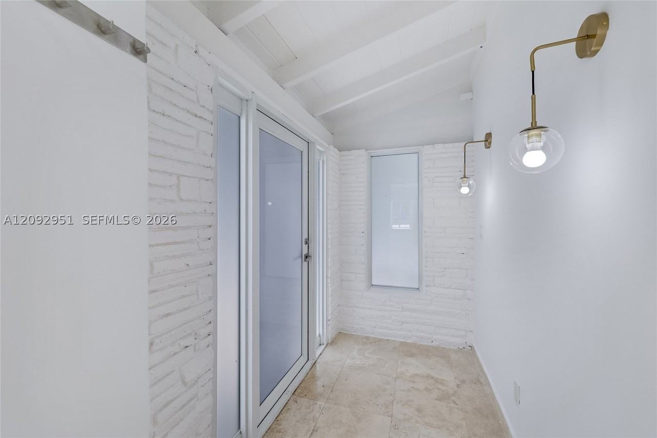 1410 Bird Rd - Photo 3 of 23