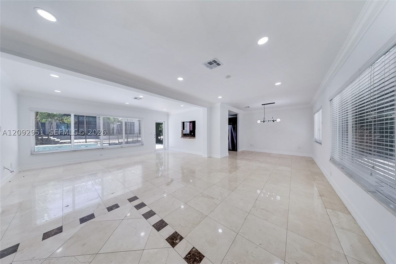 1410 Bird Rd - Photo 4 of 23