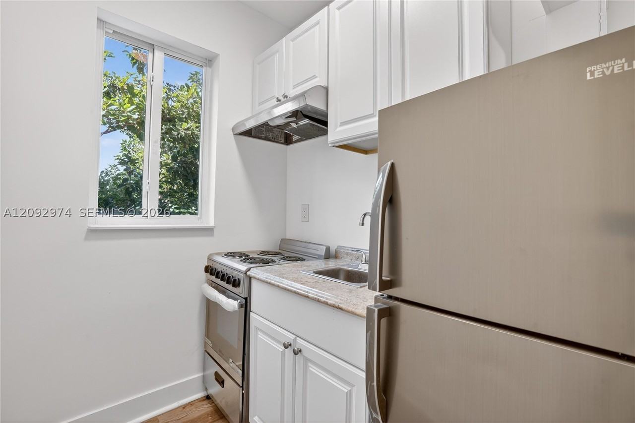 1630 Sw 10th St #4 - Photo 5 of 5
