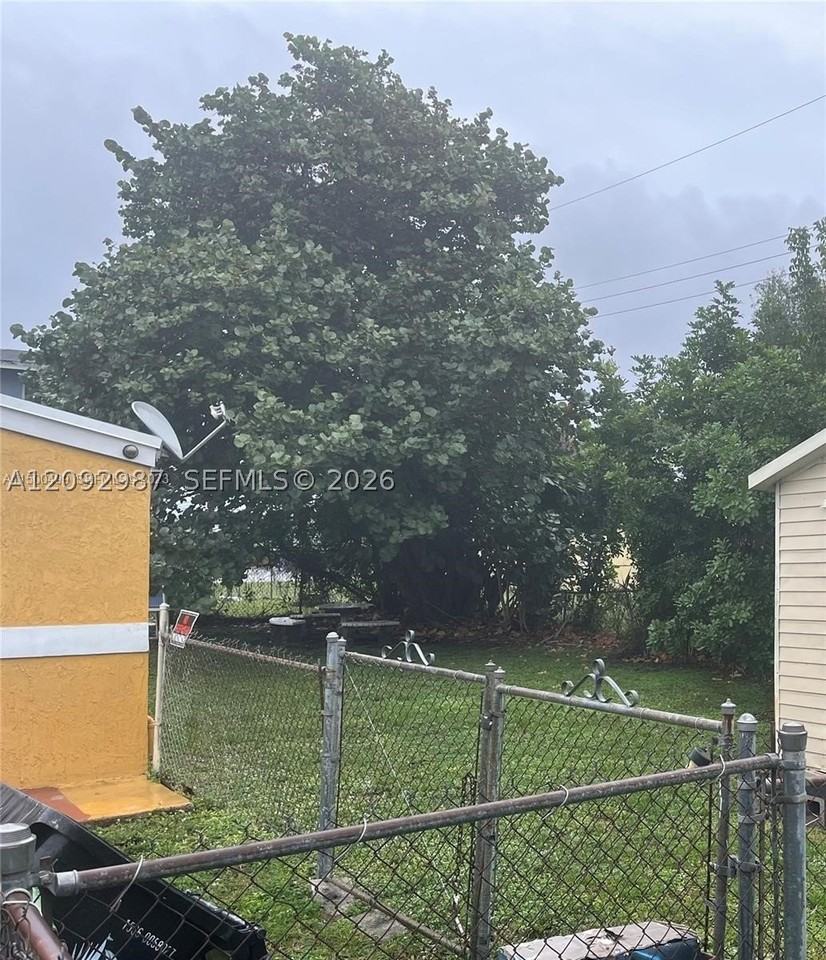 2306 Nw 13th St - Photo 3 of 18