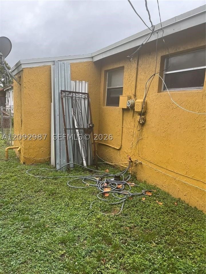 2306 Nw 13th St - Photo 4 of 18