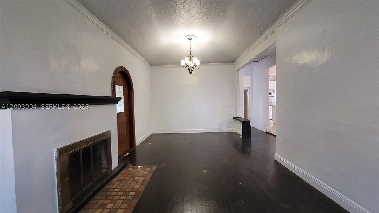 3666 Sw 13th Ter - Photo 4 of 33