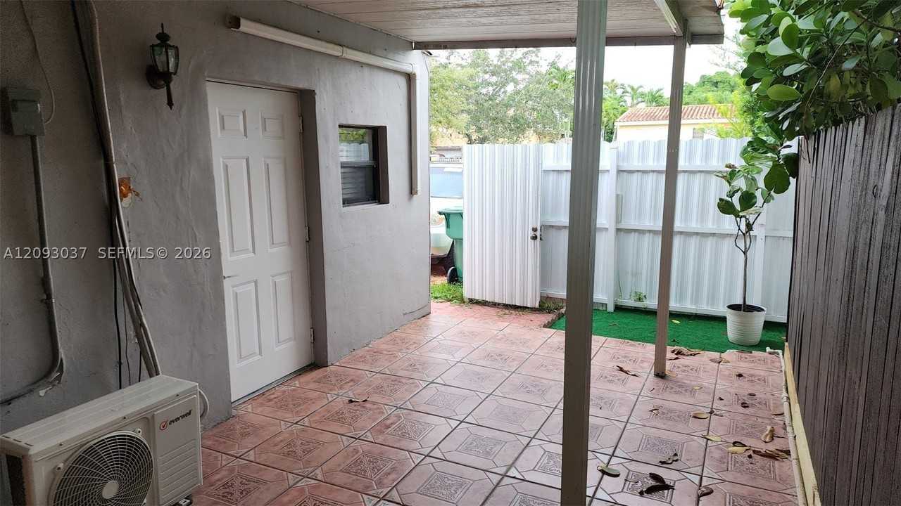 1921 Sw 83rd Ave #1 - Photo 3 of 12