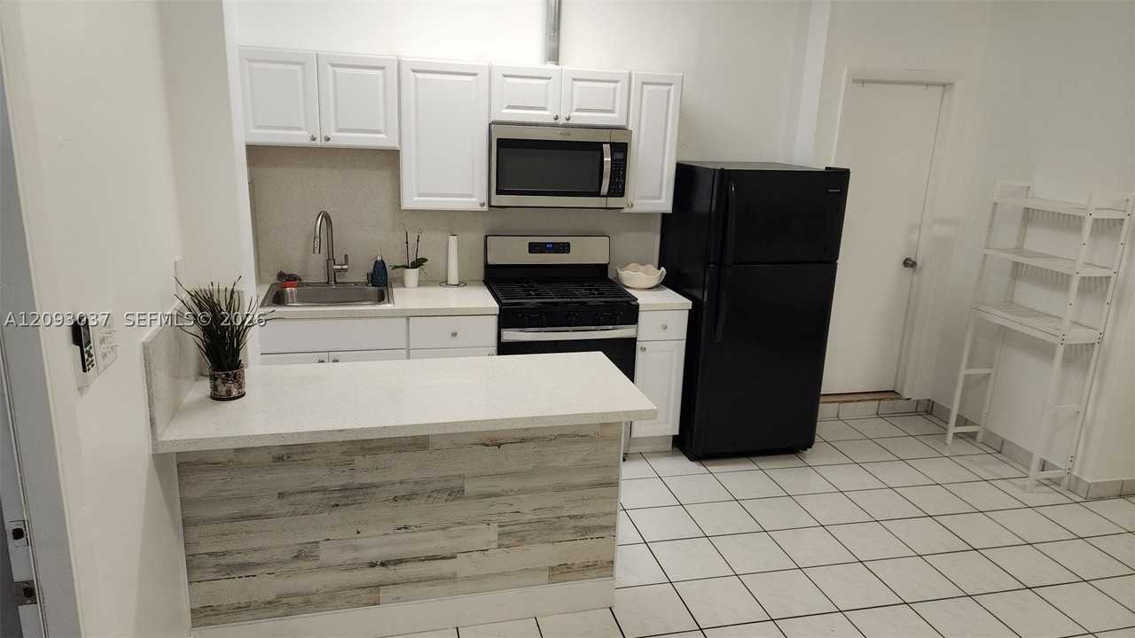 1921 Sw 83rd Ave #1 - Photo 4 of 12
