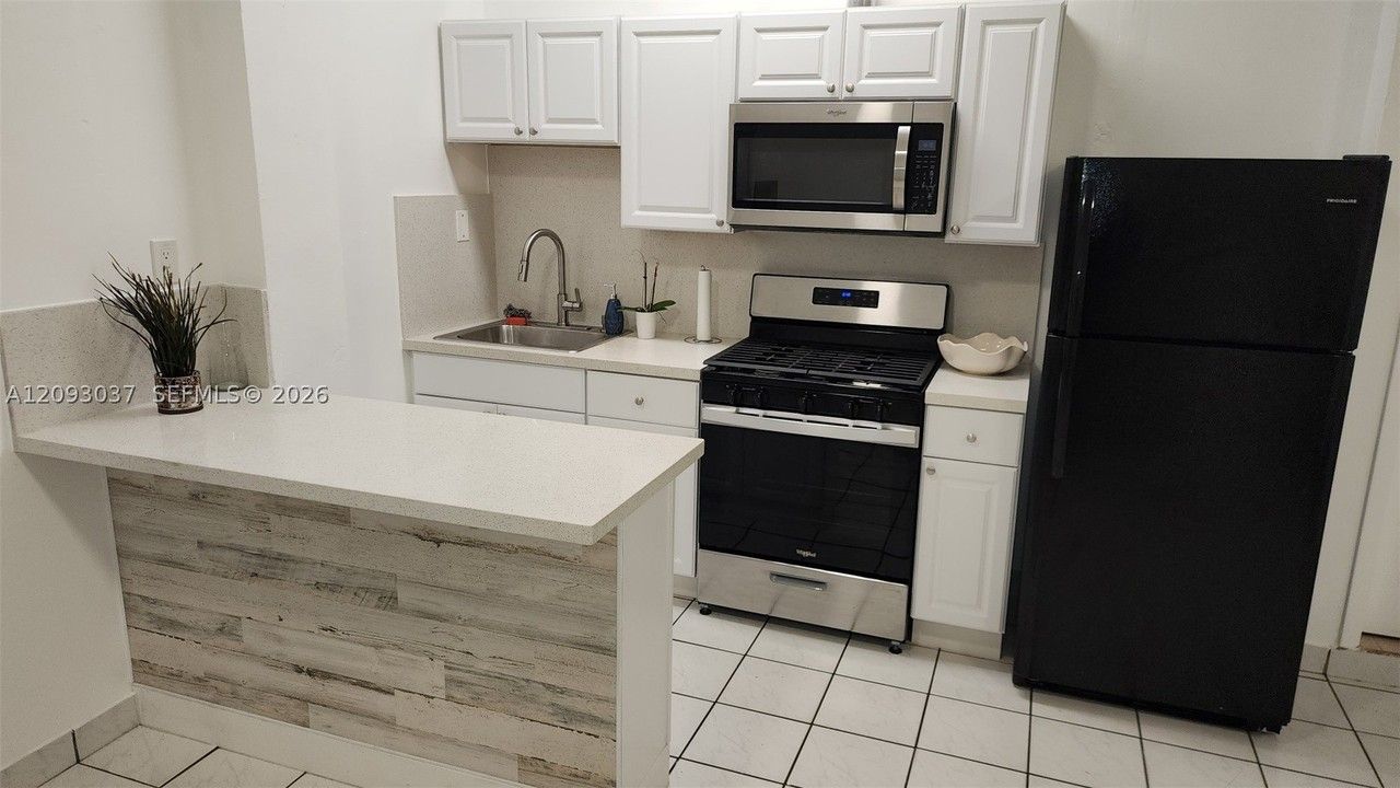 1921 Sw 83rd Ave #1 - Photo 5 of 12