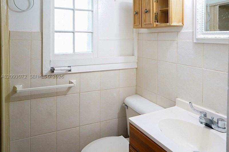3438 Sw 2nd St #R1 - Photo 6 of 10