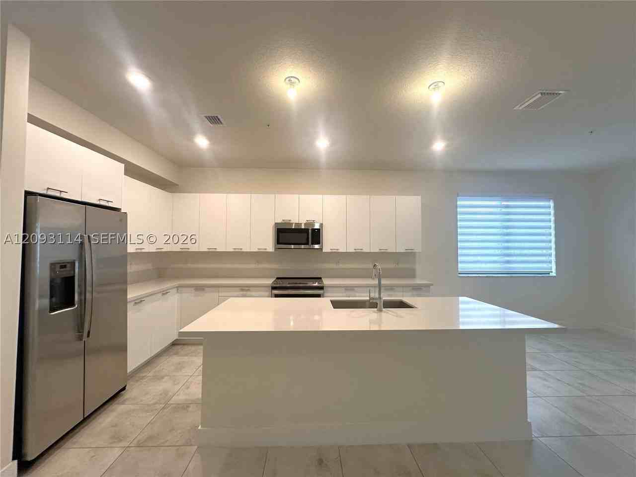4636 Nw 84th Ave #19 - Photo 4 of 17