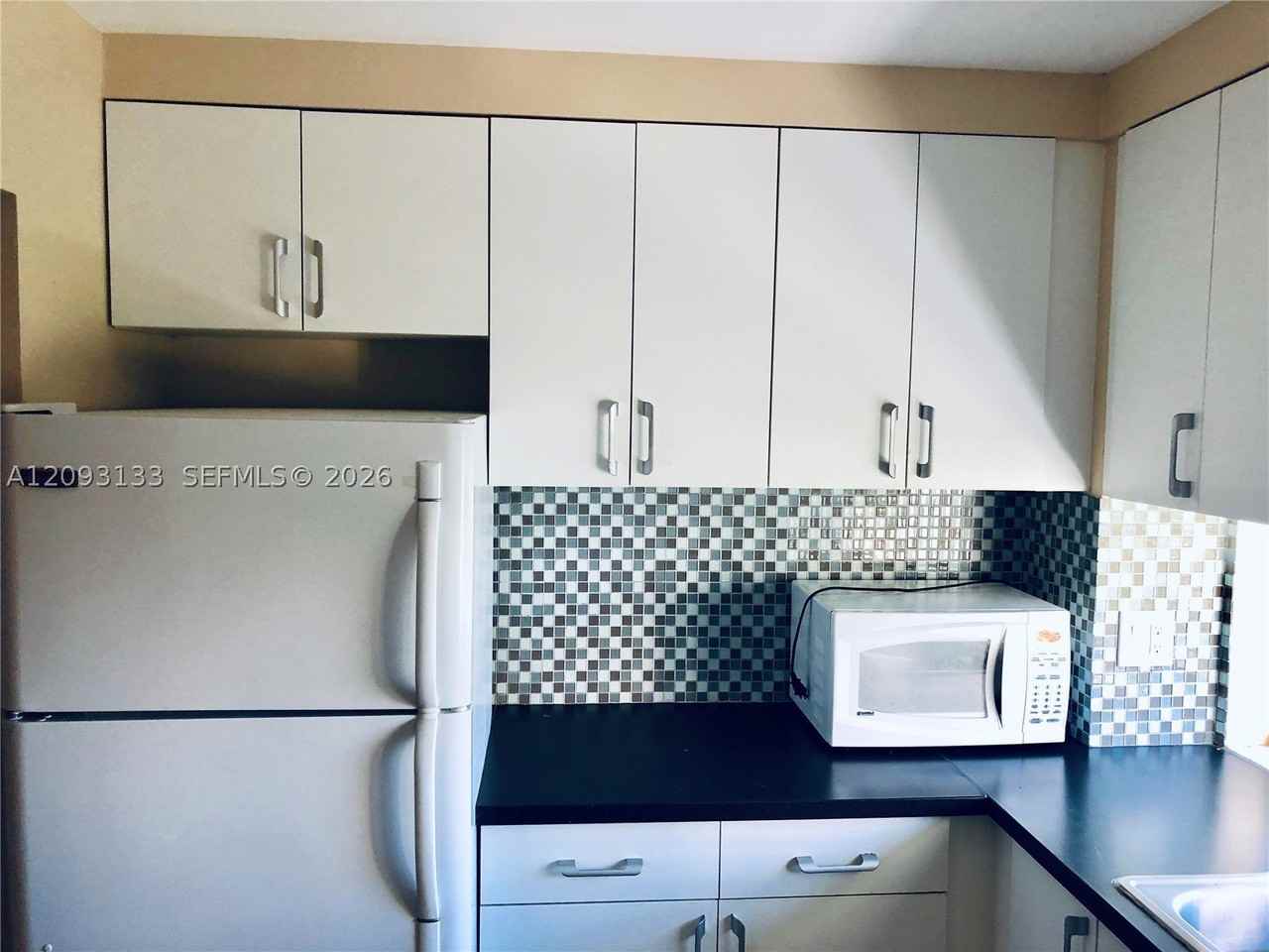 17121 N Bay Rd #720 - Photo 6 of 27