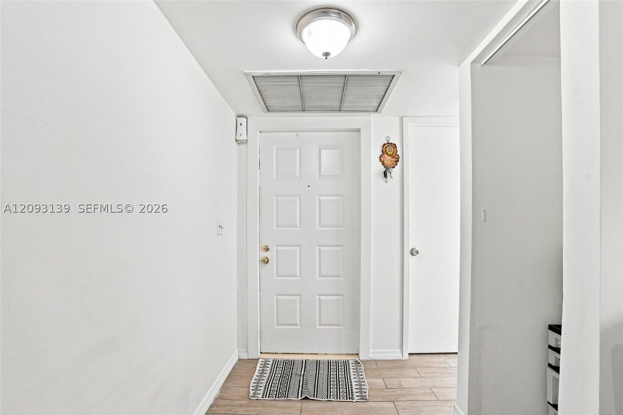 1031 Adams Ave #1031C - Photo 6 of 27