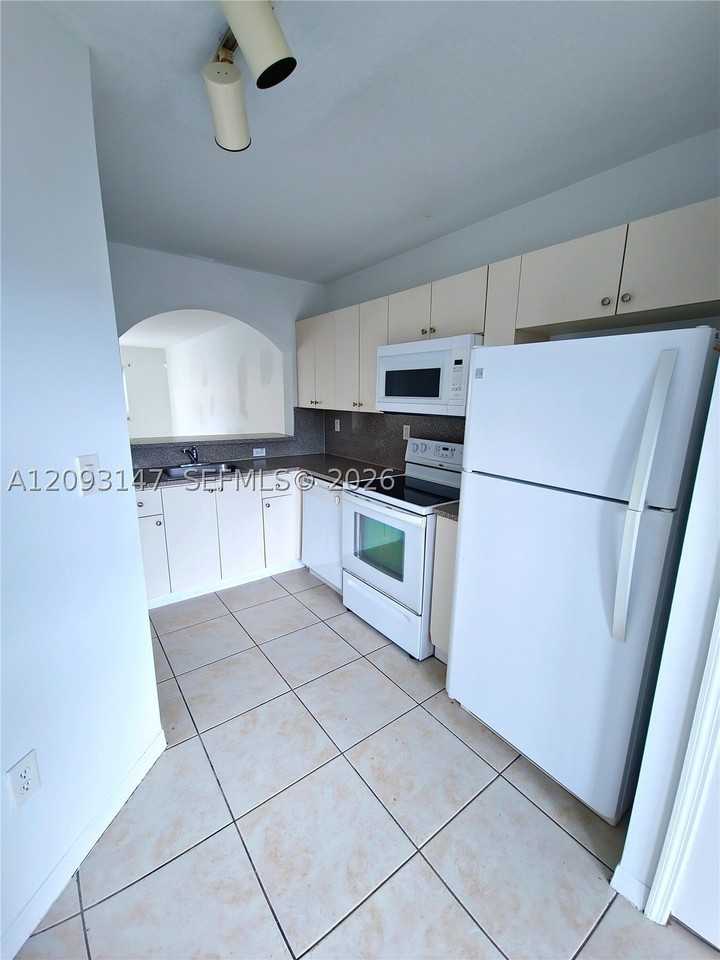 940 Ne 33rd Ter #102 - Photo 5 of 13