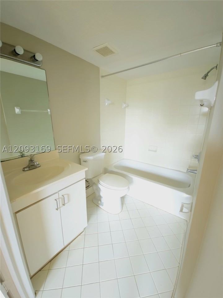990 Ne 33rd Ter #102 - Photo 7 of 13