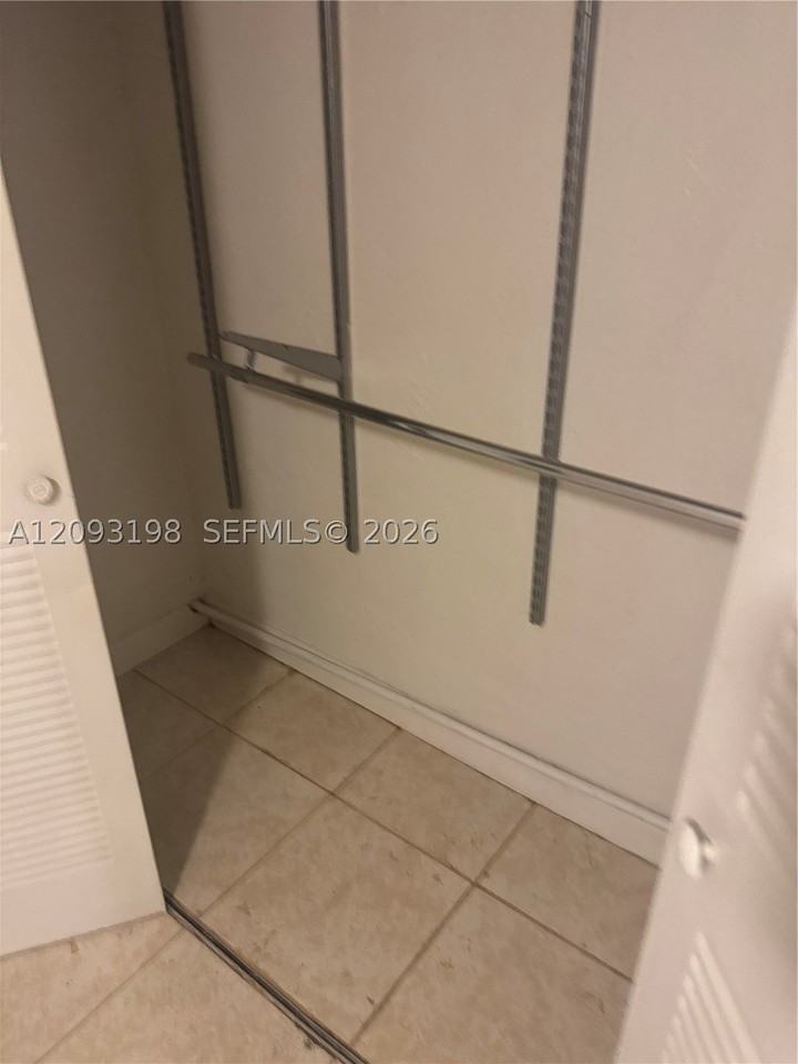 1020 Sw 5th St #4 - Photo 7 of 14
