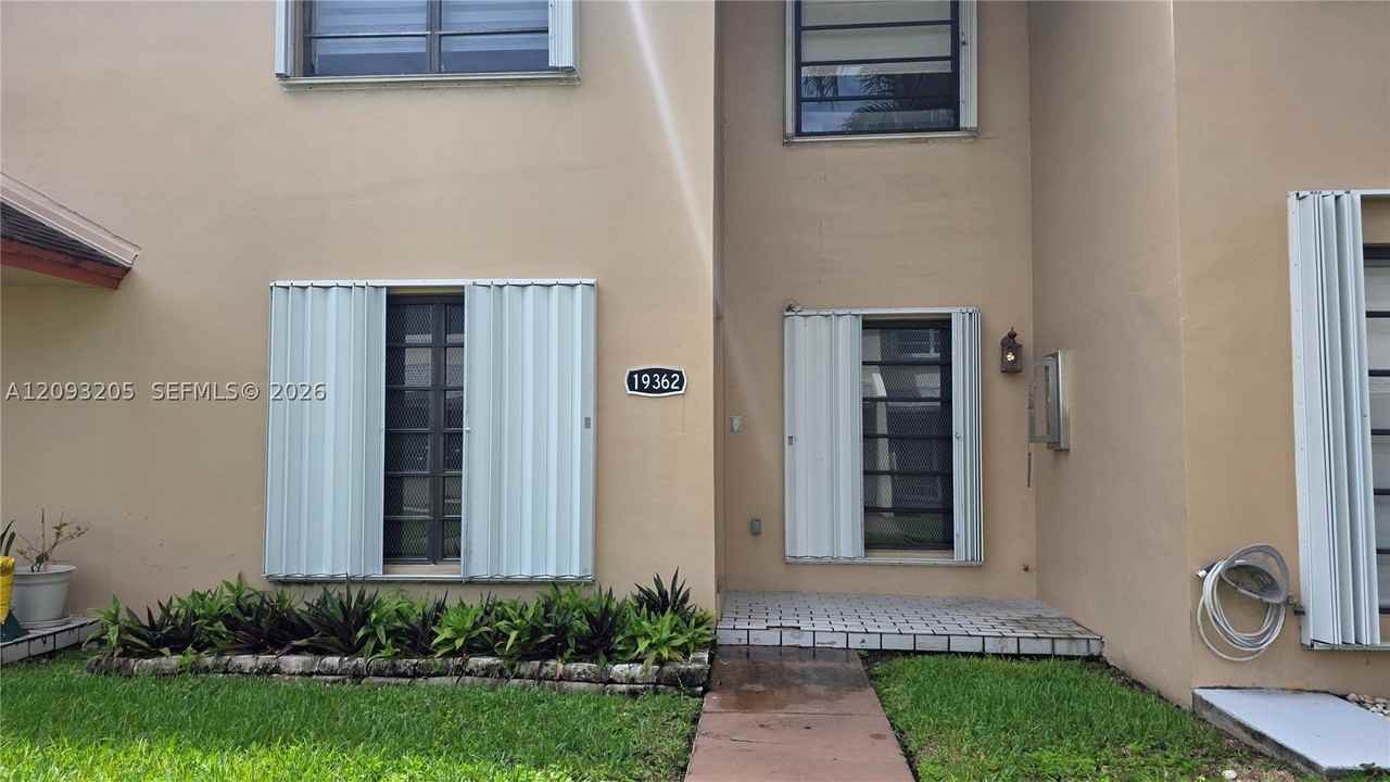 19362 Sw 103rd Ct #B - Photo 2 of 24