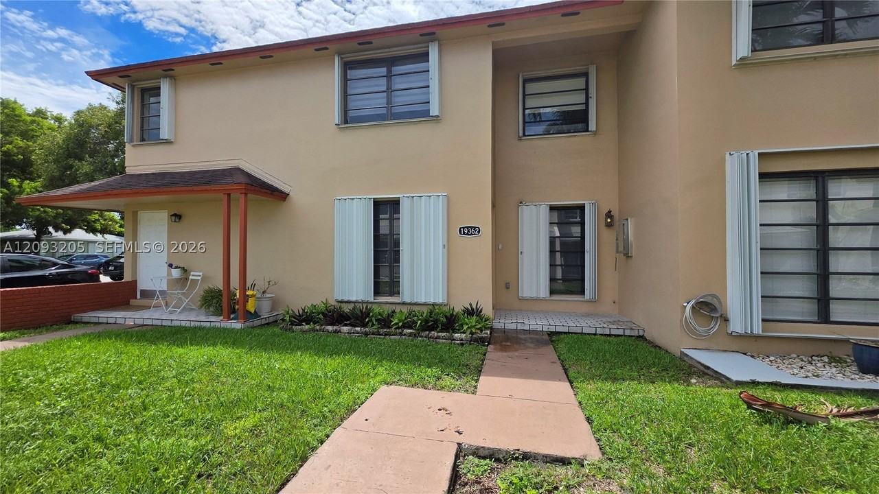 19362 Sw 103rd Ct #B - Photo 3 of 24