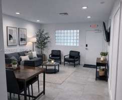 featured image of 645 Palmetto Dr #3
