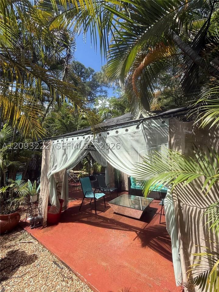 713 Sw 13th Ave #3 - Photo 3 of 14
