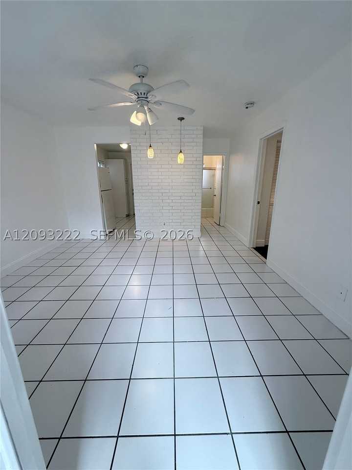 713 Sw 13th Ave #3 - Photo 6 of 14