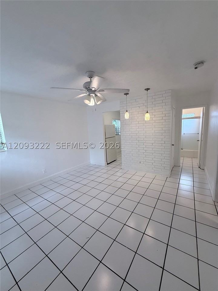 713 Sw 13th Ave #3 - Photo 7 of 14