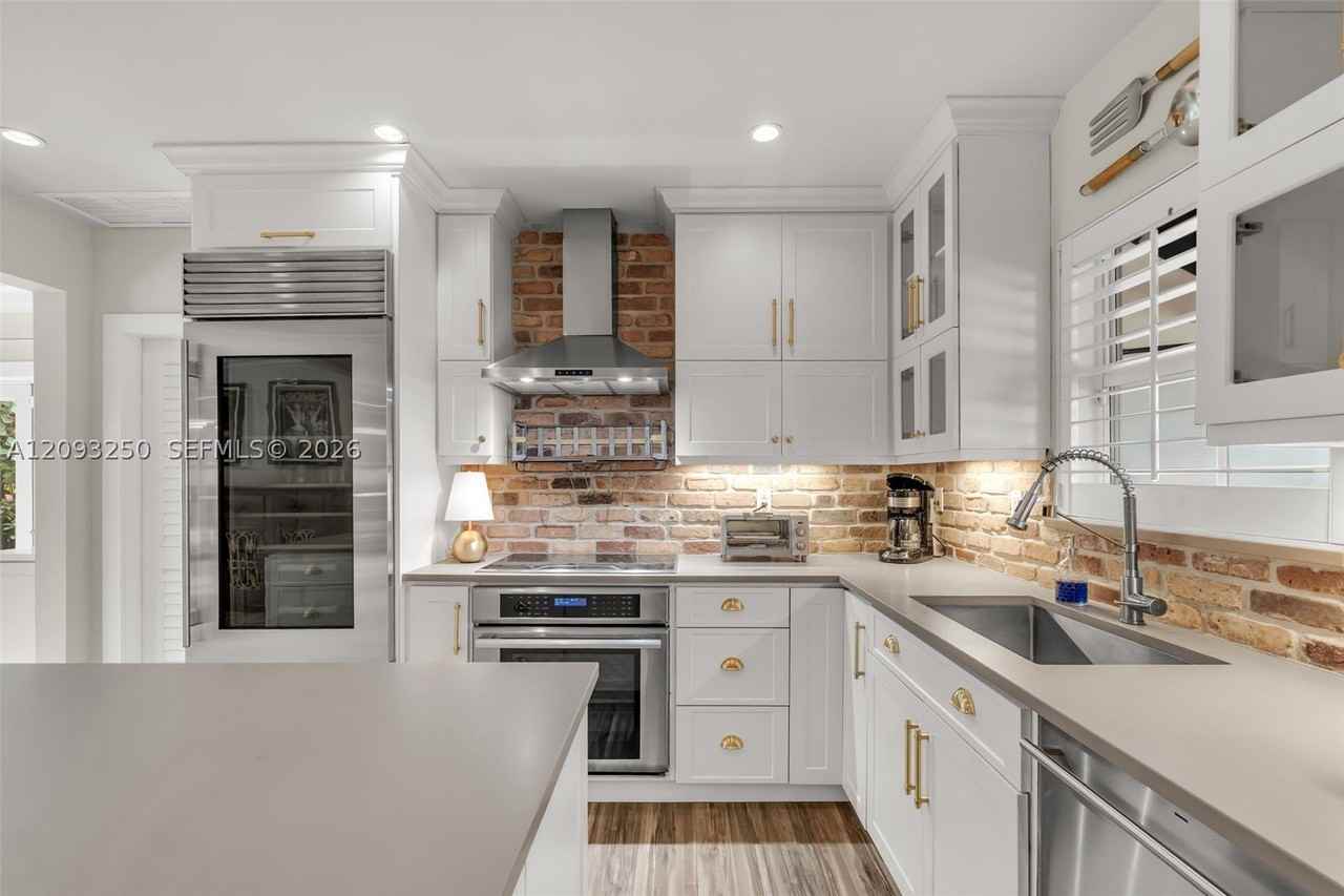 700 Vilabella Ave - Photo 3 of 50