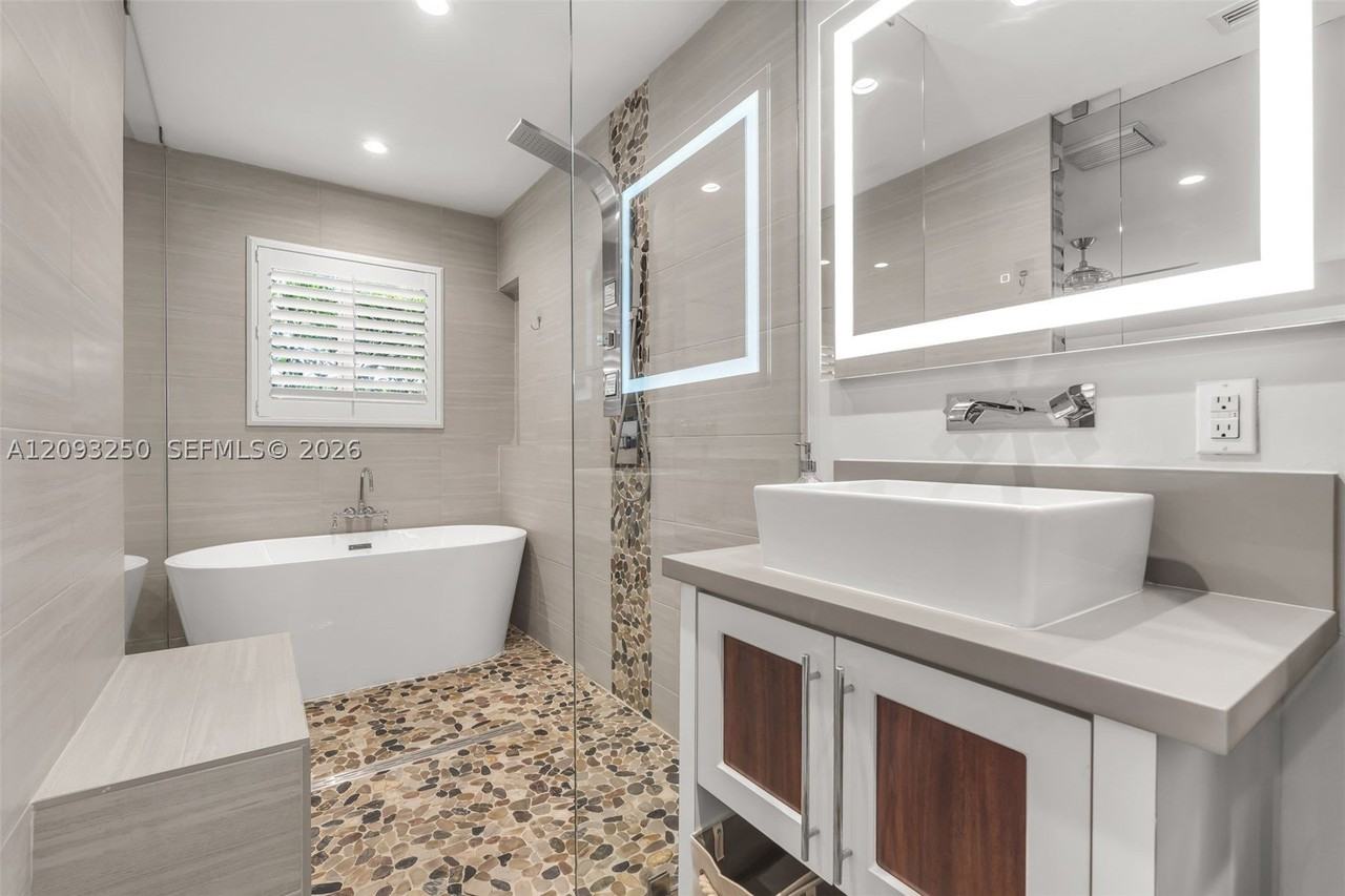 700 Vilabella Ave - Photo 7 of 50