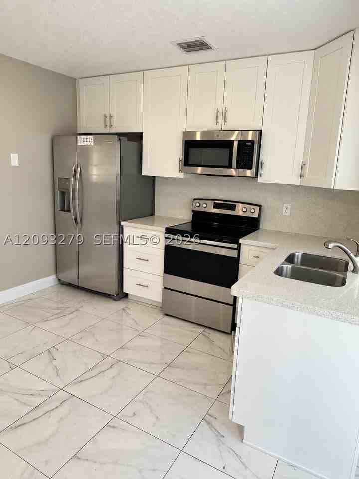 1904 Nw 45th Ct #1904 - Photo 3 of 11