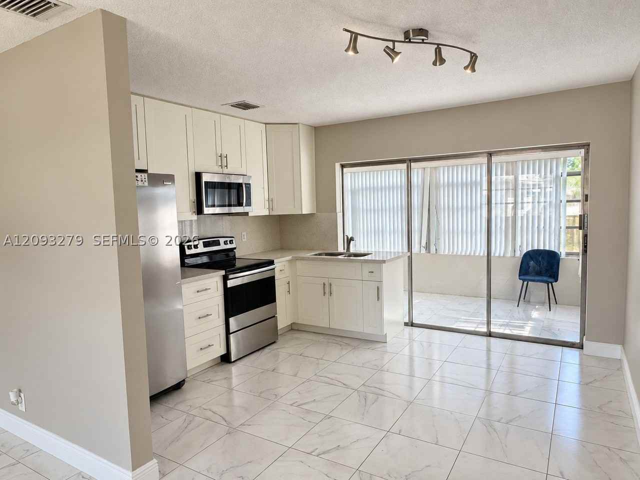 1904 Nw 45th Ct #1904 - Photo 4 of 11