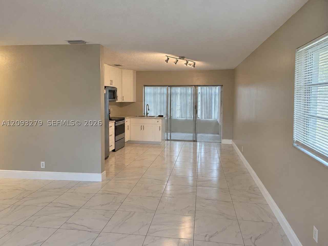 1904 Nw 45th Ct #1904 - Photo 5 of 11