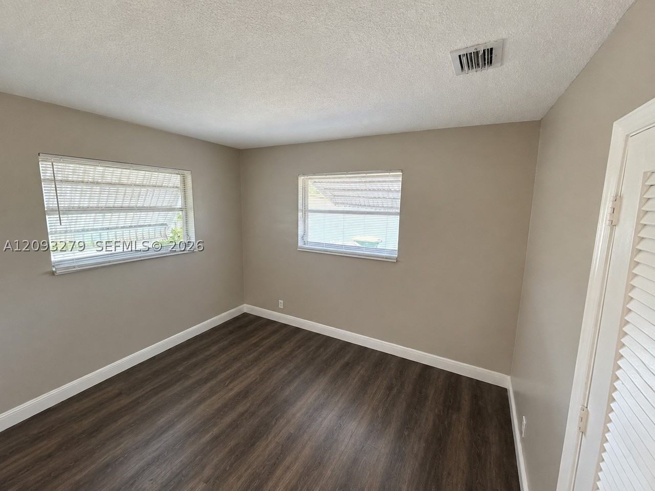 1904 Nw 45th Ct #1904 - Photo 7 of 11